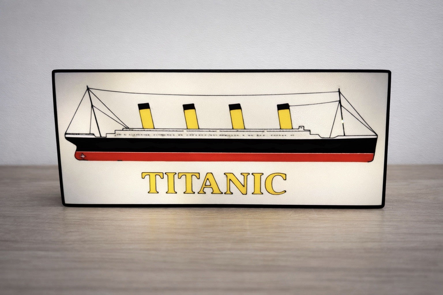 Titanic LED Wandlampe – Retro Schiff Lichtdeko | Geschenk für Filmfans