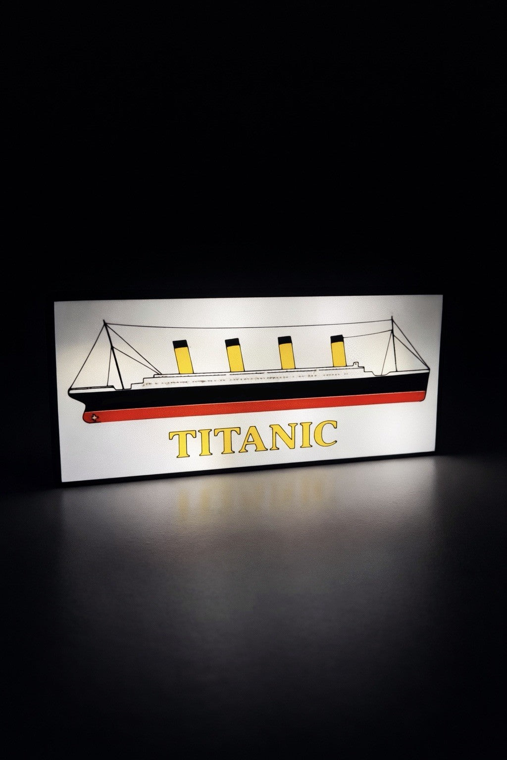 Titanic LED Wandlampe – Retro Schiff Lichtdeko | Geschenk für Filmfans