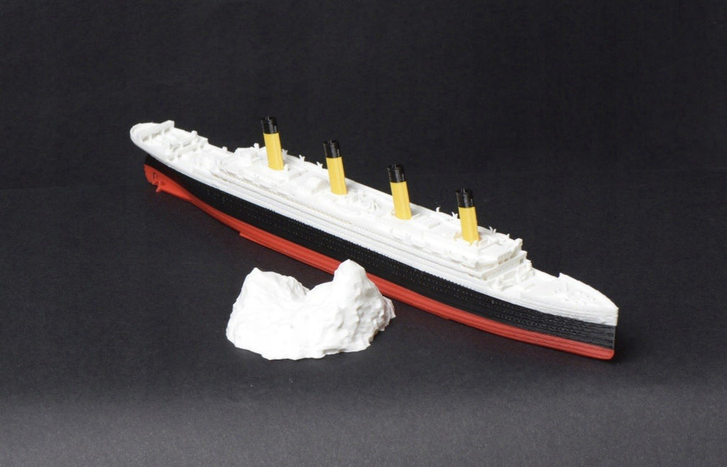 RMS Titanic + Eisberg - 3D-gedrucktes Schiffsmodell - 269 mm (Maßstab 1:1000)