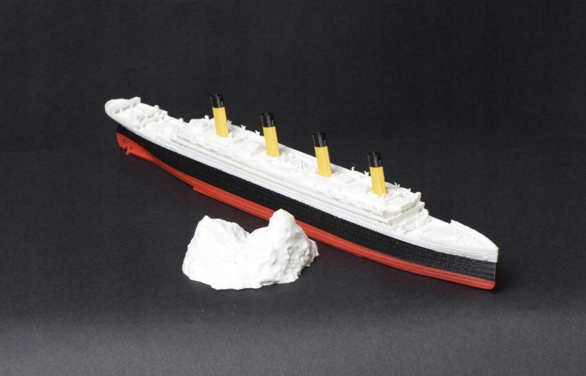RMS Titanic + Eisberg - 3D-gedrucktes Schiffsmodell - 269 mm (Maßstab 1:1000)